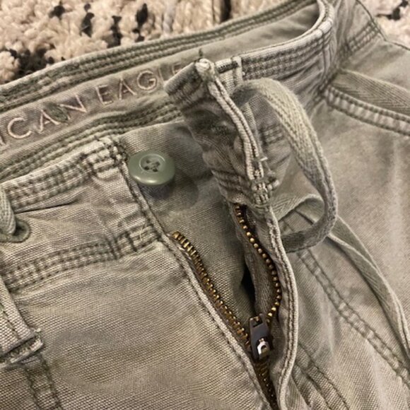 American Eagle Outfitters Khaki green boot Cut Cargo jeans size 00 - Picture 4 of 14